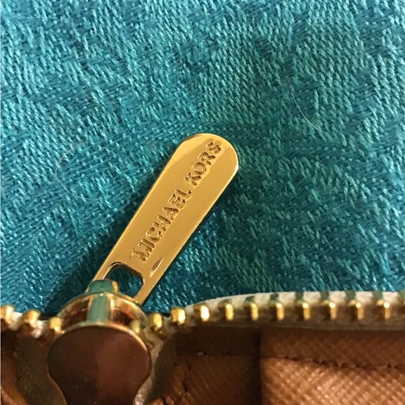 MICHAEL KORS COATED CANVAS W LEATHER ZIP AROUND WALLET EUC ORIG OWNER - Picture 7 of 7